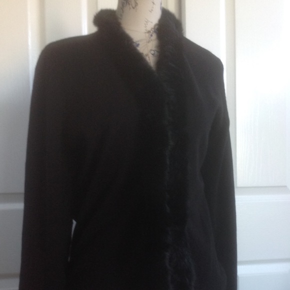 Lovely black faux trimmed sweater. - Picture 3 of 4